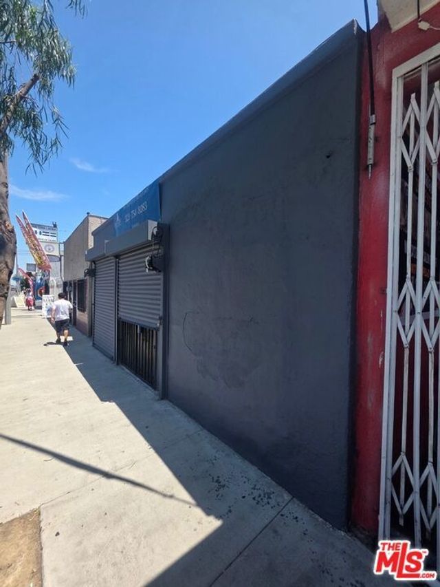 1310 Firestone Boulevard, Los Angeles