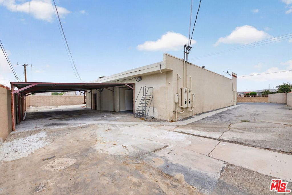 17100 N Indian Canyon Drive, North Palm Springs