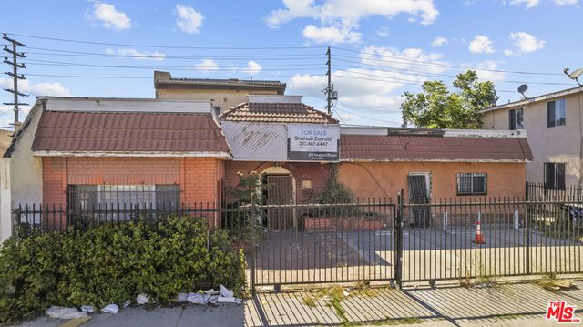 9511 S San Pedro Street, Los Angeles