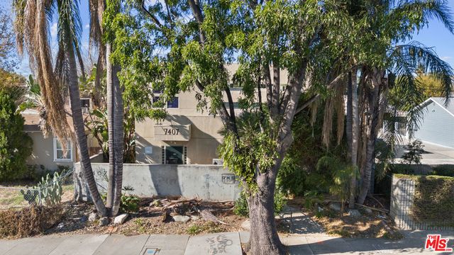 7407 Topanga Canyon Boulevard, Canoga Park