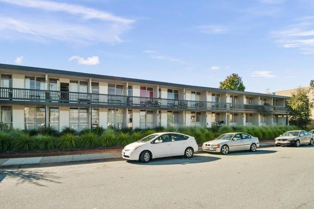 1775 Marco Polo Way, Burlingame