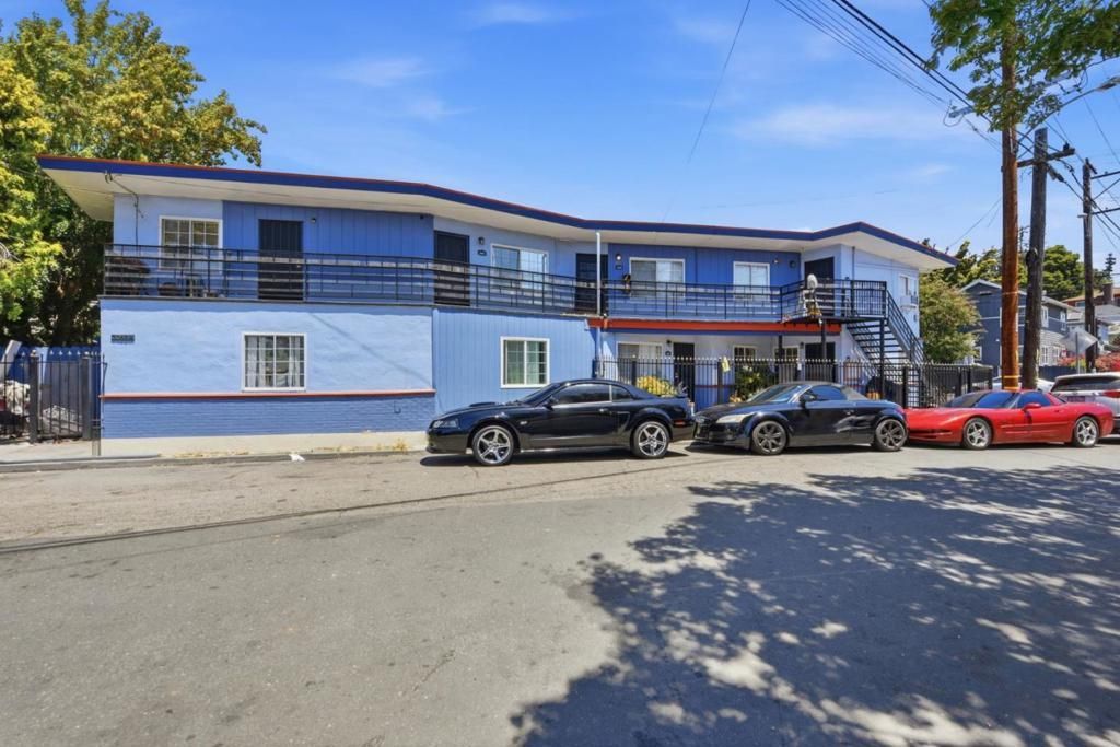 3050 Davis Street, Oakland