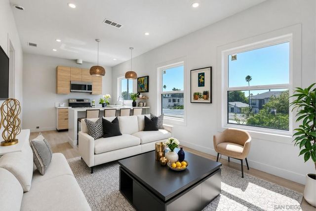 2175 Bacon Street, San Diego