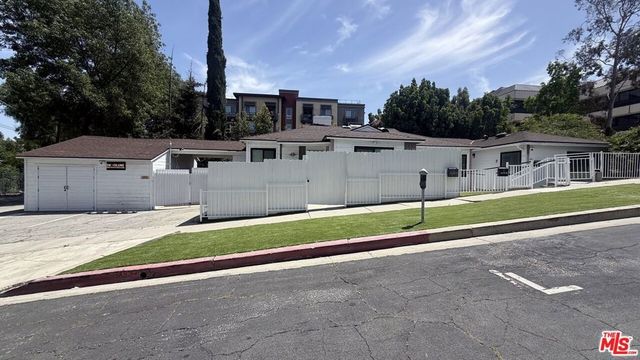 22157 Clarendon Street, Woodland Hills