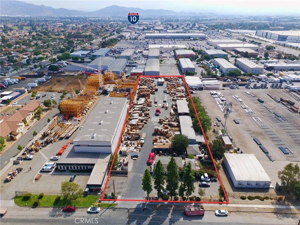 14619 Merrill, Fontana
