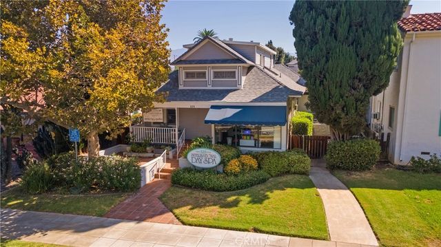 325 Cajon Street, Redlands