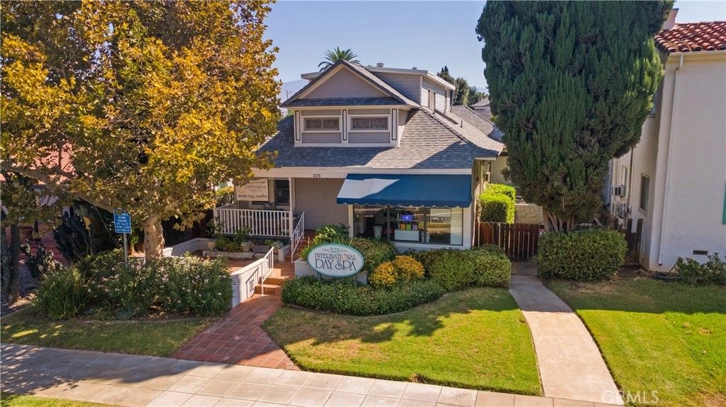 325 Cajon Street, Redlands