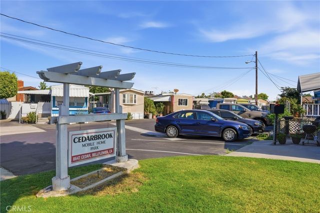 8647 Cedar St, Bellflower