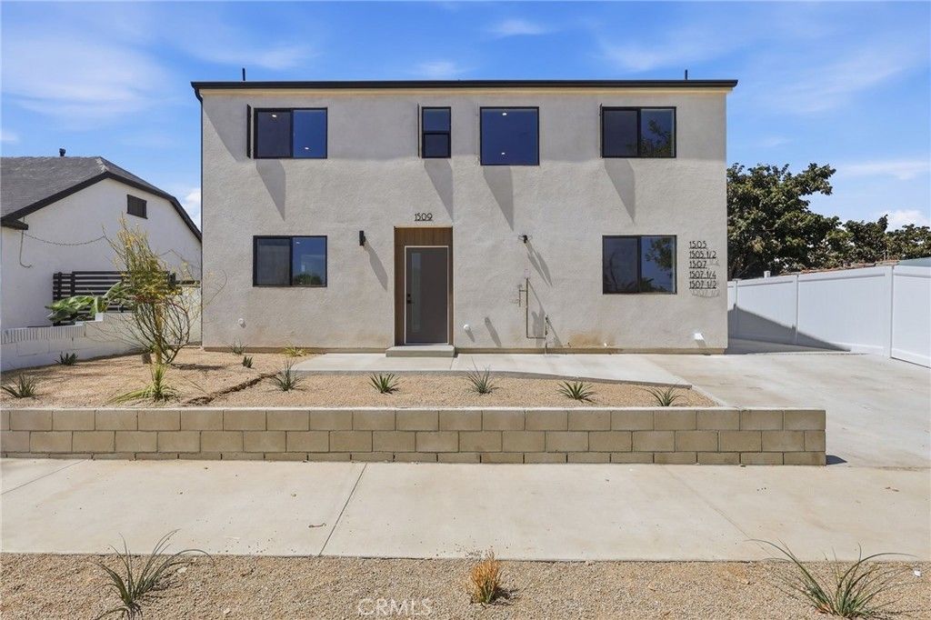 1507 W 83rd Street, Los Angeles