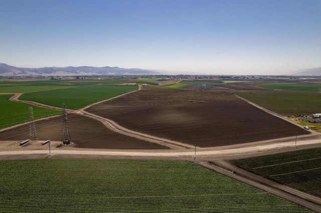 N/A, Salinas