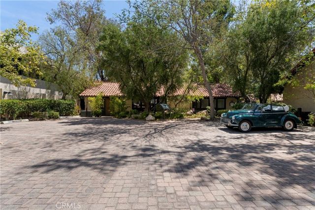 23501 Park Sorrento # 213, Calabasas