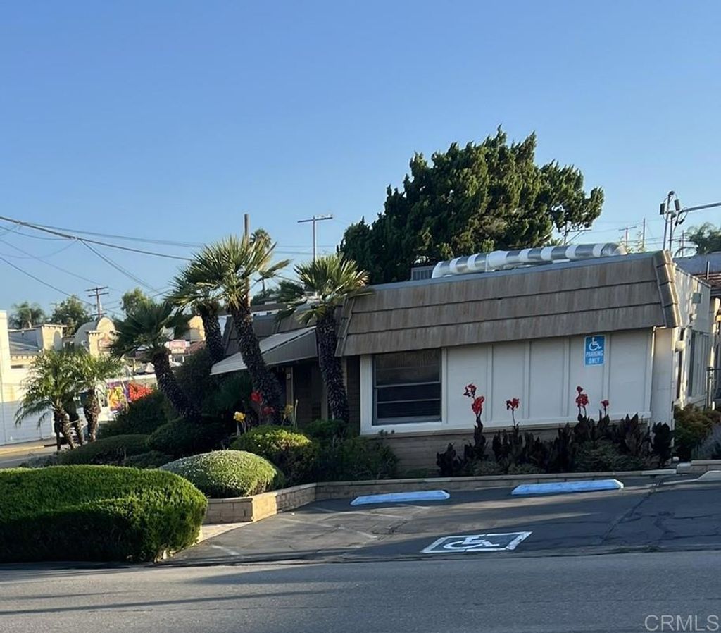 301 N Vine Street, Fallbrook