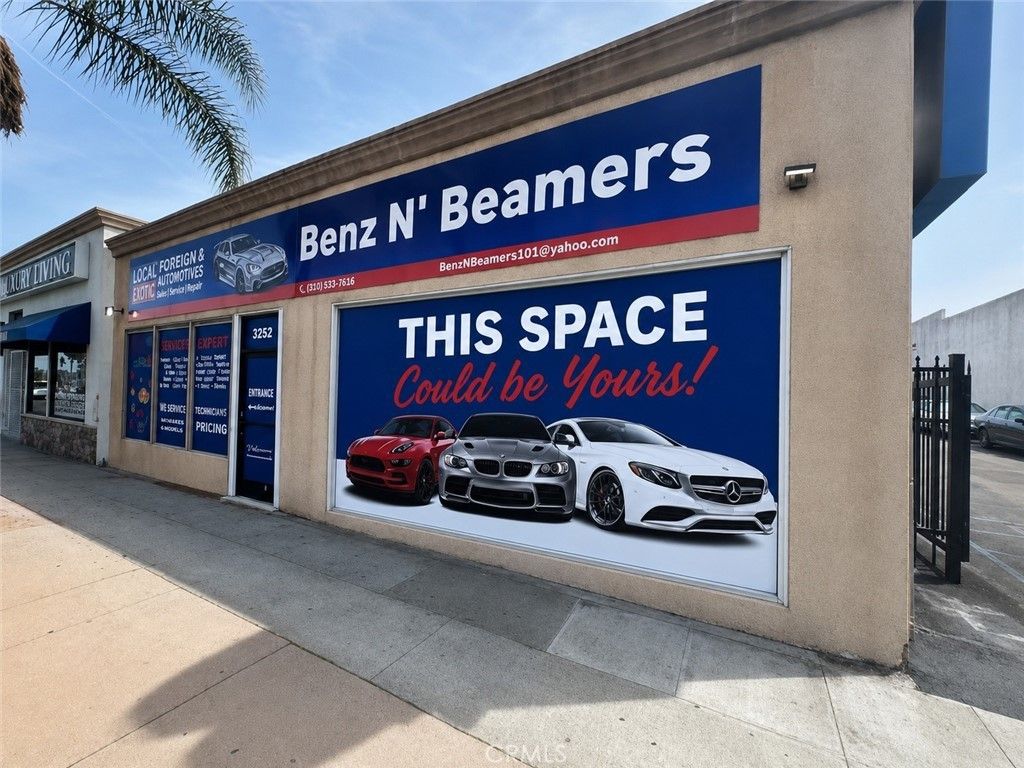2032 Pacific Coast, Lomita