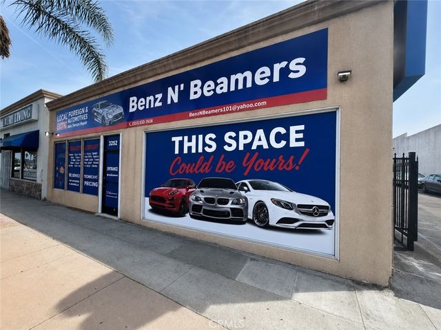2032 Pacific Coast, Lomita