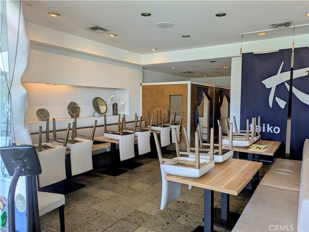 11677 San Vicente Boulevard # 302, Brentwood