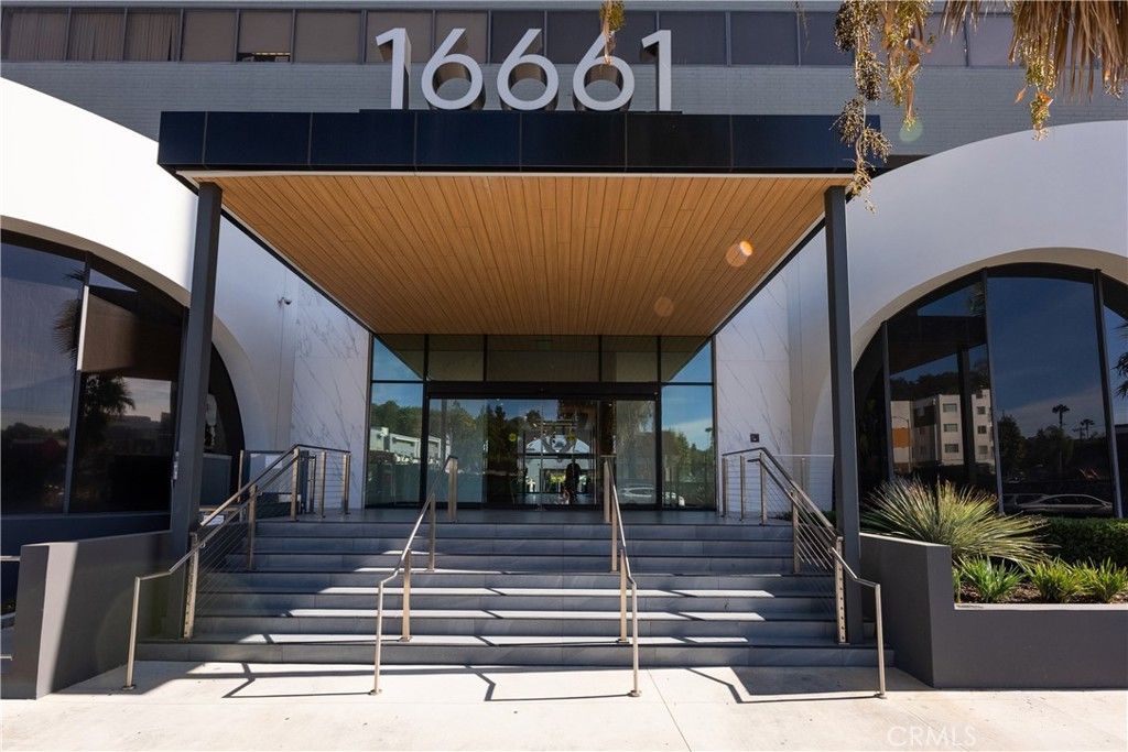 16661 Ventura, Encino