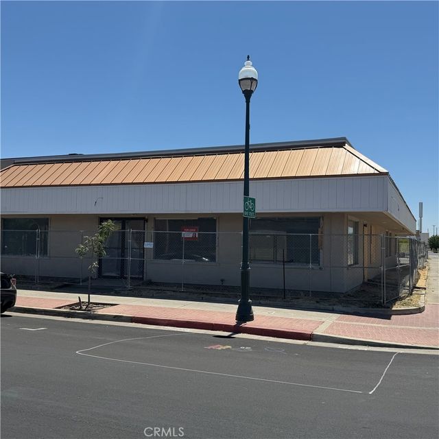 962 W Main, Merced