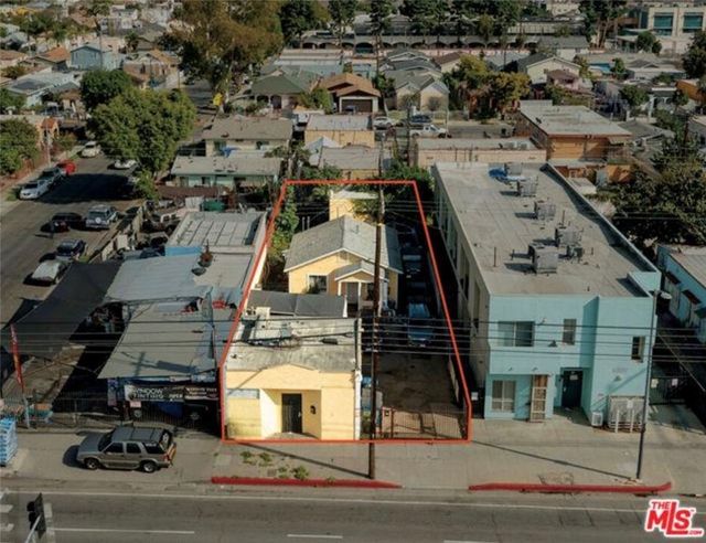 6804 S Hoover, Los Angeles