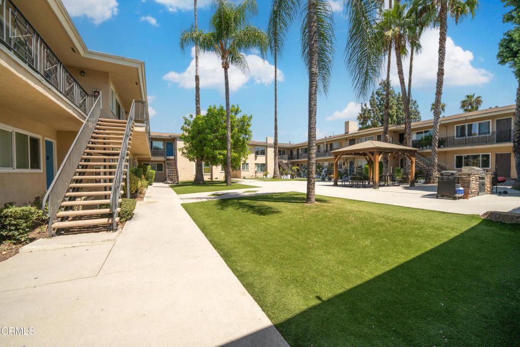 1127 1131 E Garvey Avenue N, West Covina