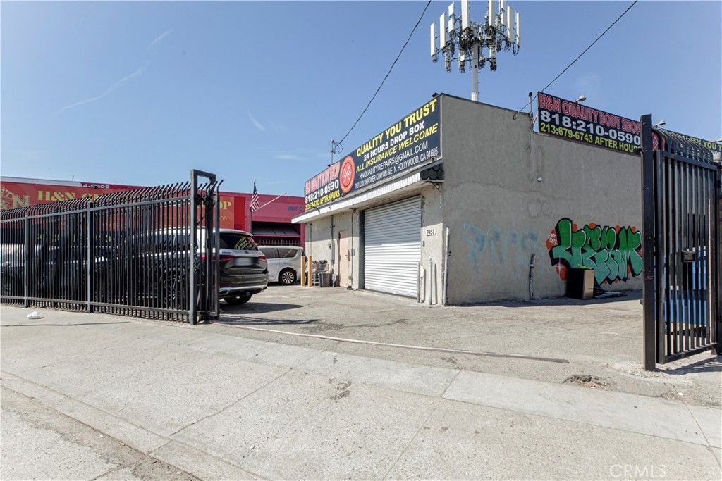 7451 Coldwater Canyon, North Hollywood