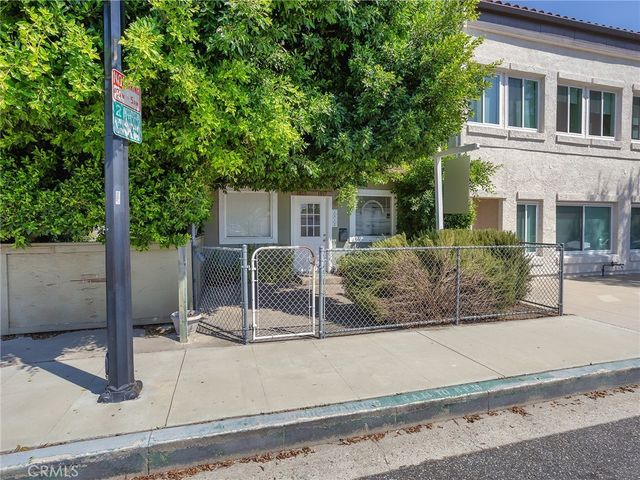 1817 W Burbank Boulevard, Burbank