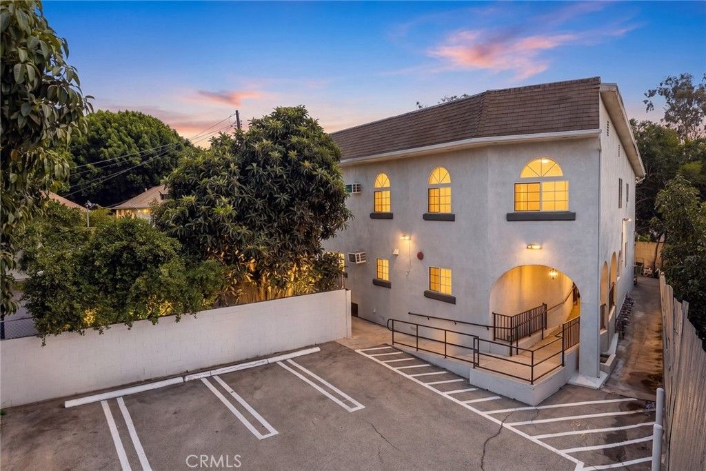 2104 Mozart Street, Los Angeles