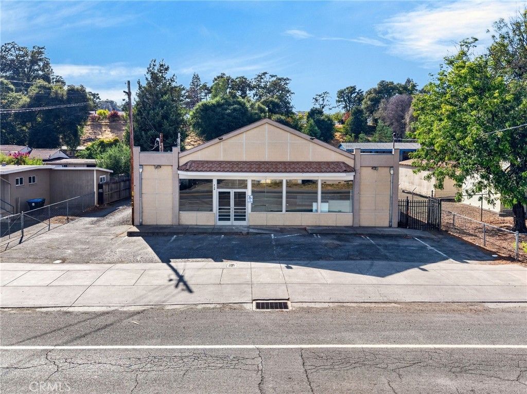 6130 N State, Calpella