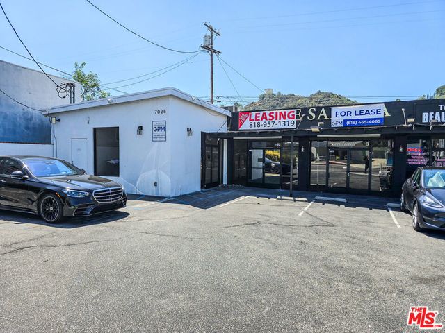 7028 Foothill Boulevard # B, Los Angeles