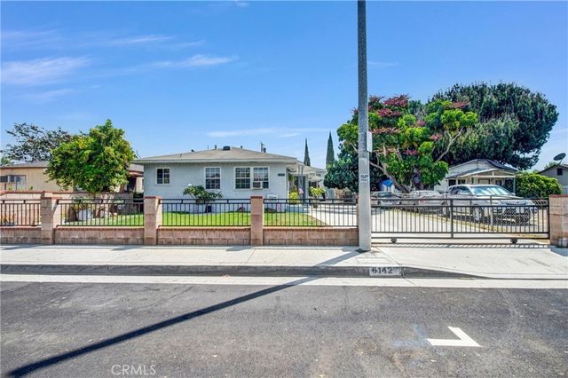 6142 Vinevale, Maywood