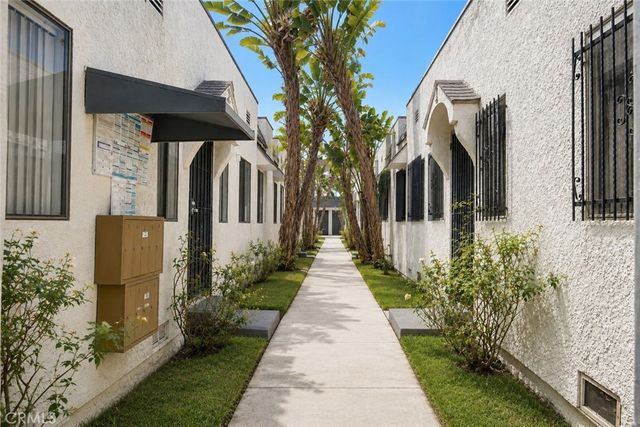 526 534 W 47th St, Los Angeles