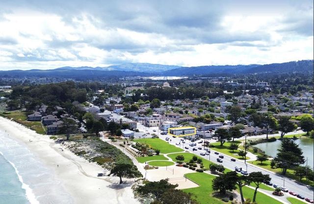 1072 Del Monte Avenue, Monterey