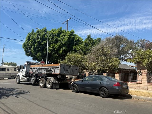10004 San Fernando Road, Pacoima