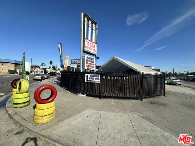 10505 Victory Boulevard, Los Angeles