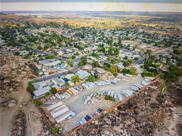 1051 W 7th, Perris