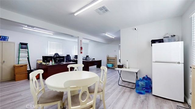 6851 Foothill Boulevard, Tujunga