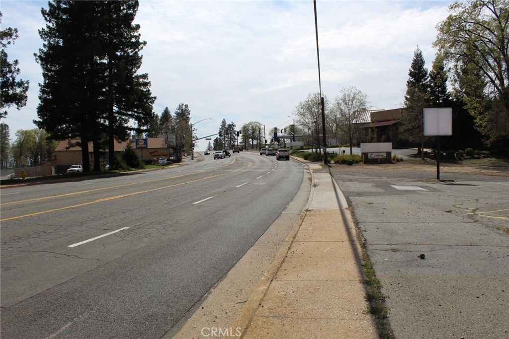 6047 Clark, Paradise