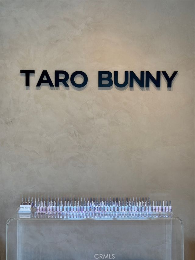 8280 Melrose Ave, Los Angeles
