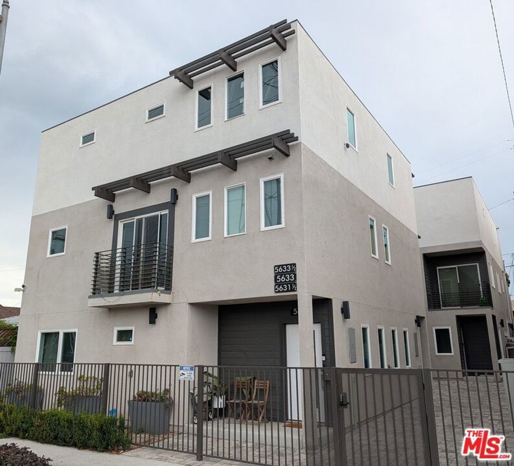 5631 Whitnall Highway, Los Angeles