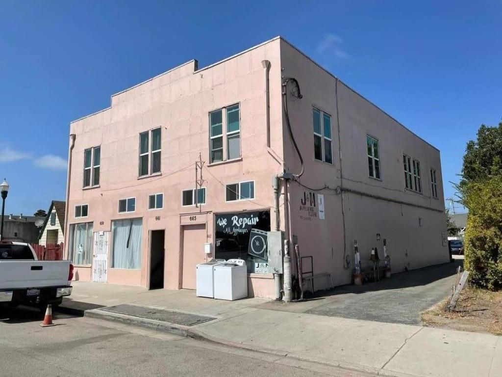 661 E Market Street, Salinas