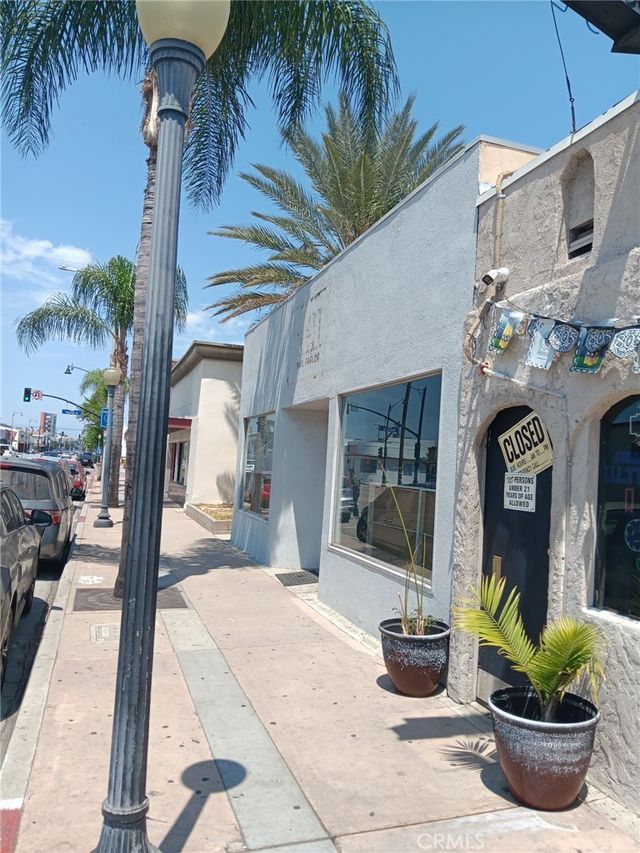 17012 Bellflower Boulevard, Bellflower