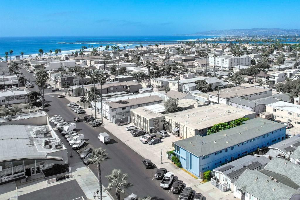 4930 Santa Monica, San Diego