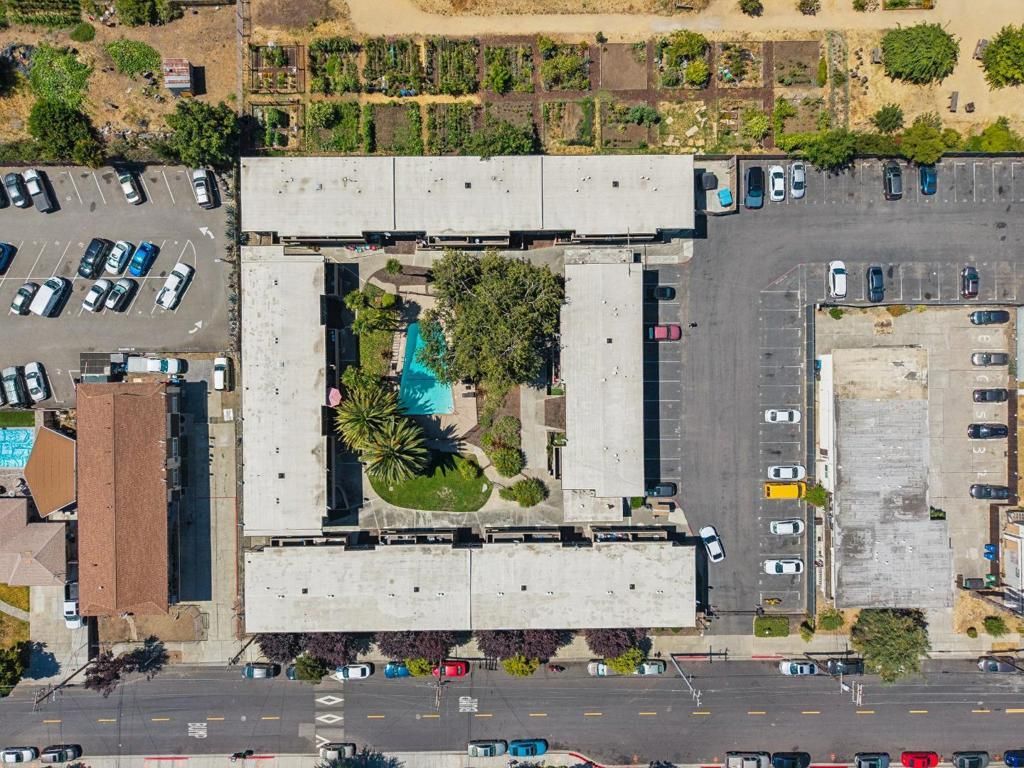 550 Berry Avenue, Hayward