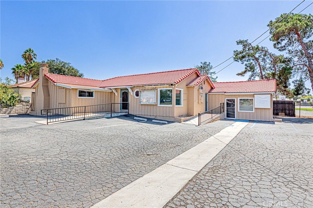 5430 Arlington Avenue, Riverside