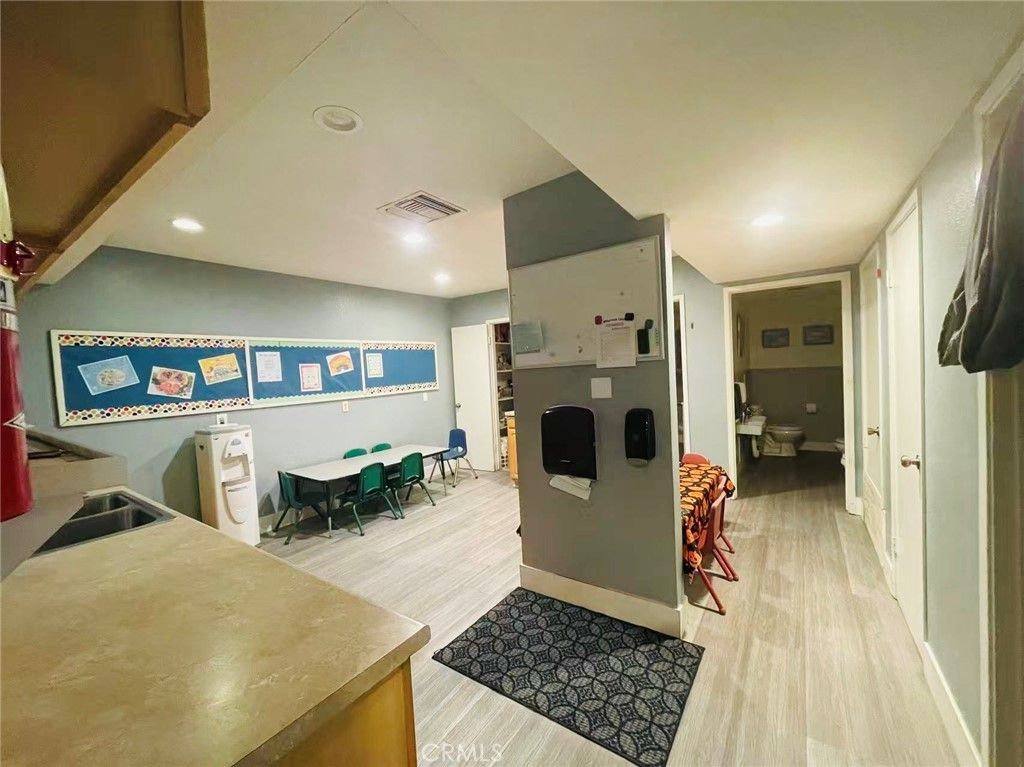 14211 Newport Avenue, Tustin