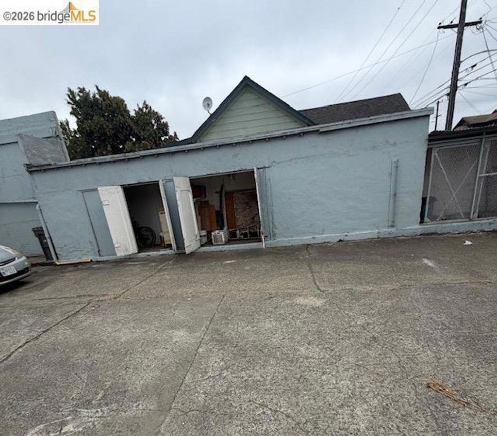 930 Pine, Oakland