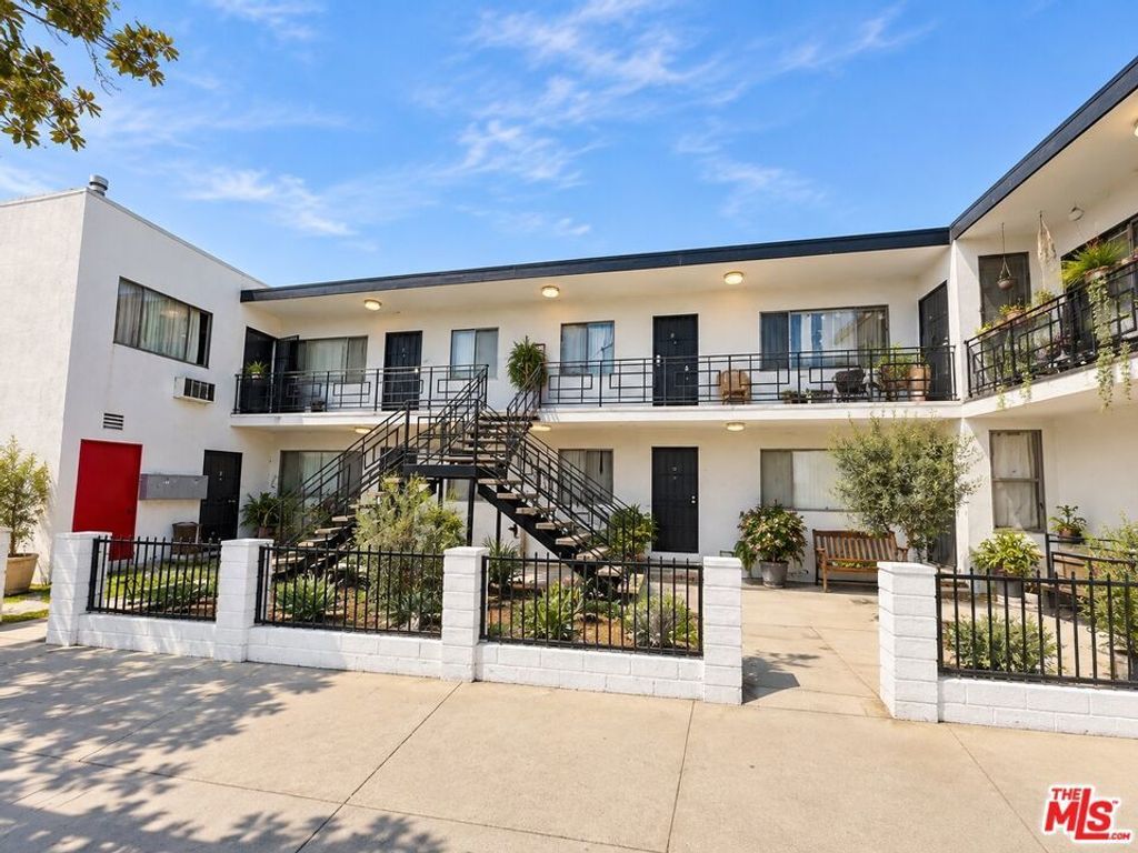 6613 Irvine Avenue, Los Angeles