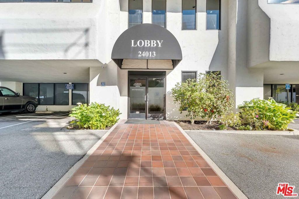 24013 Ventura Blvd # 201, Calabasas