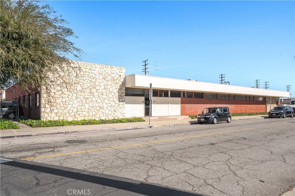 5565 Sheila Street, Commerce