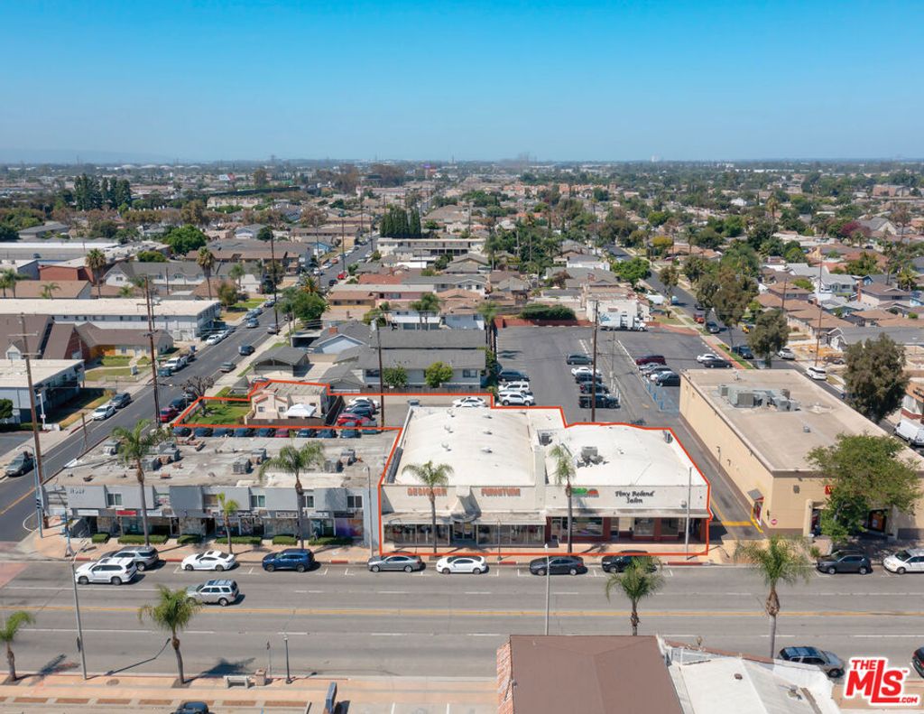 17047 Bellflower Boulevard, Bellflower