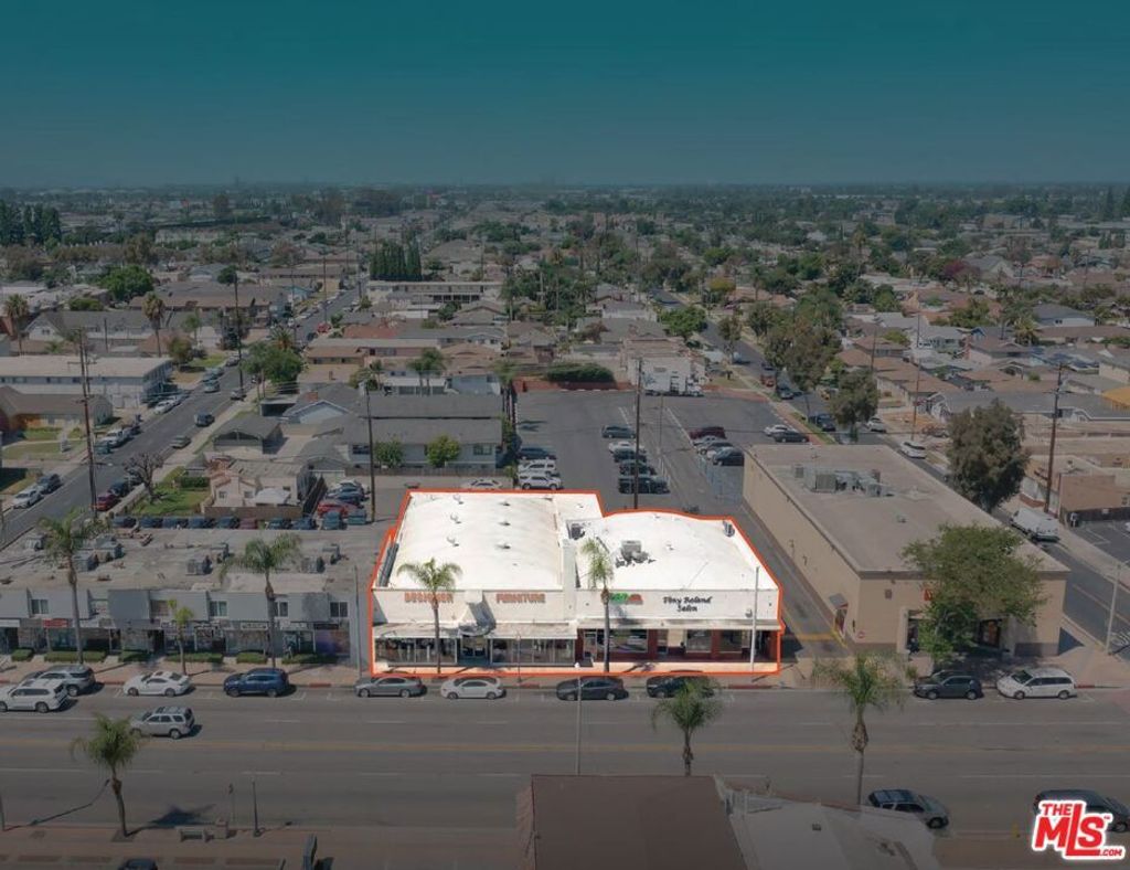 17047 Bellflower Boulevard, Bellflower